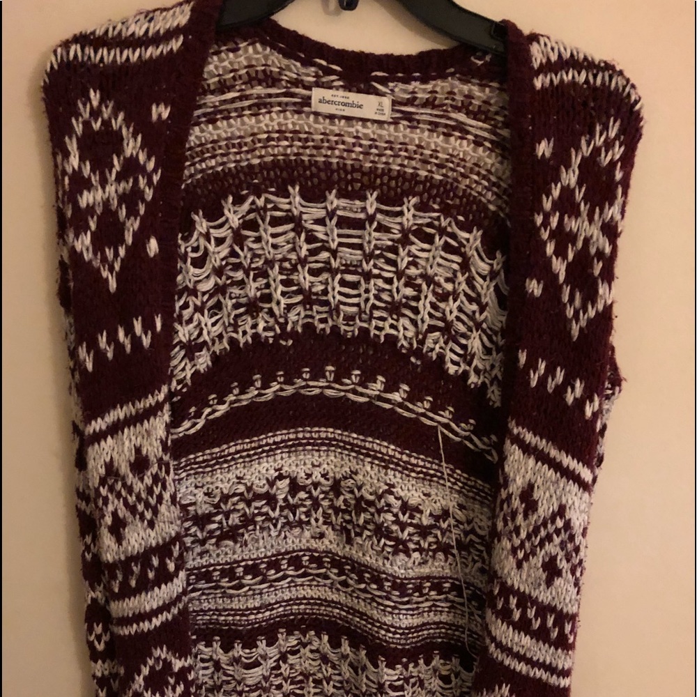 Maroon & White knitted cardigan